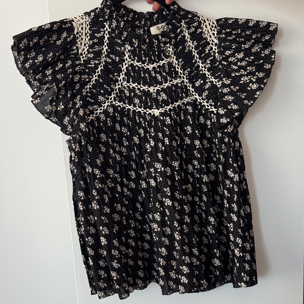Sea Black Floral Crochet-Trim Flutter Sleeve Blouse